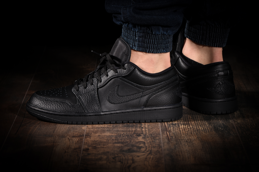 Air Jordan 1 Low 'Triple Black'