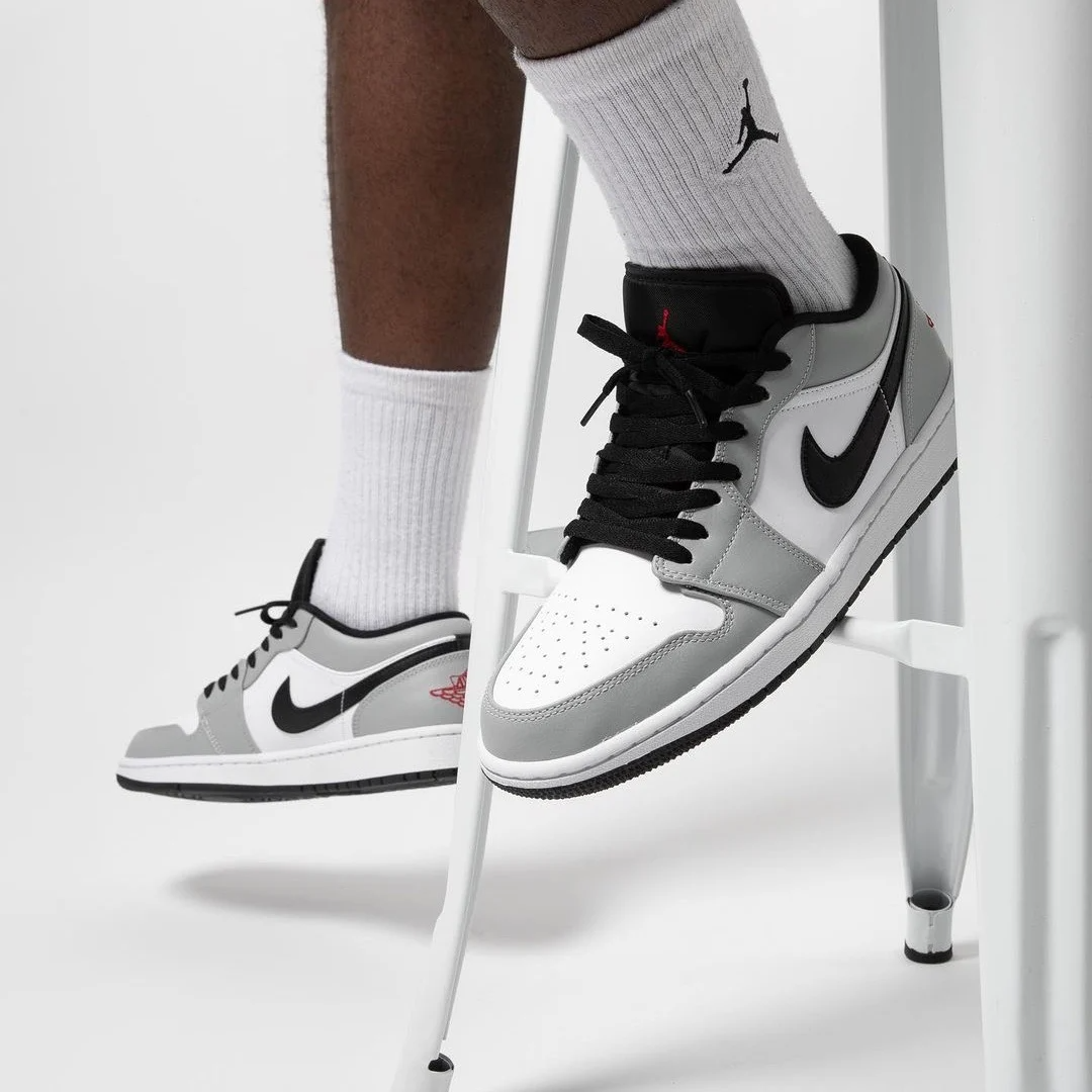 Air Jordan 1 Low 'Light Smoke Grey' 553558-030