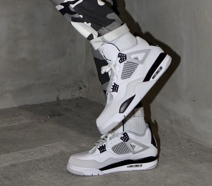 Air Jordan 4 Retro 'Military Black' DH6927-111