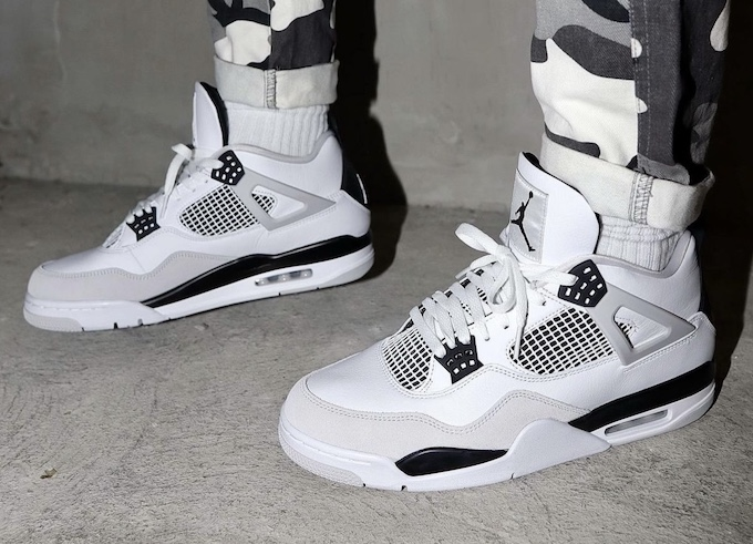 Air Jordan 4 Retro 'Military Black' DH6927-111