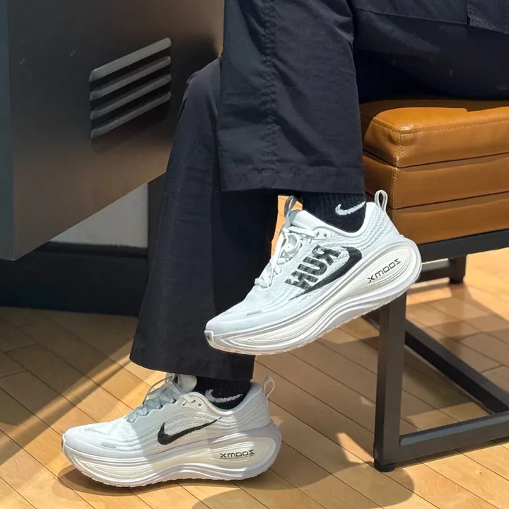 Nike Vomero Plus 'Reverse Swoosh' IH2268-100