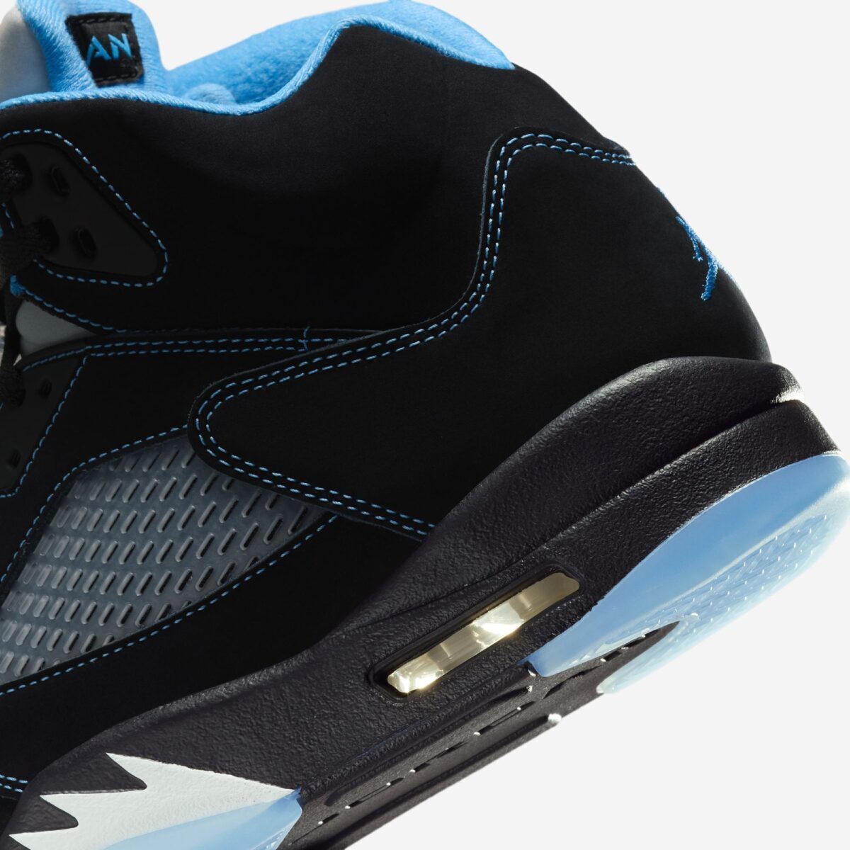 Air Jordan 5 Retro Black University Blue DD0587-008 (2026)