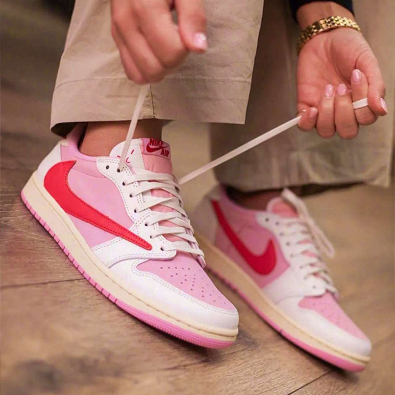 Travis Scott x Air Jordan 1 Retro Low OG 'Sail Tropical Pink' IQ7604-101
