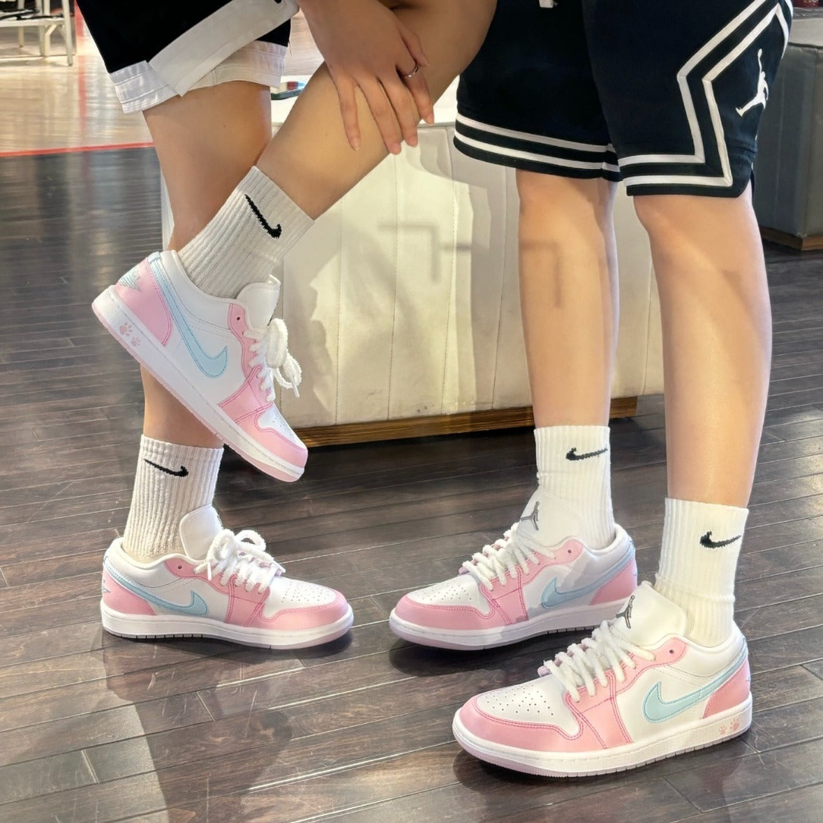 Air Jordan 1 Low SE 'Paw Print' HM3706-141 Women Men