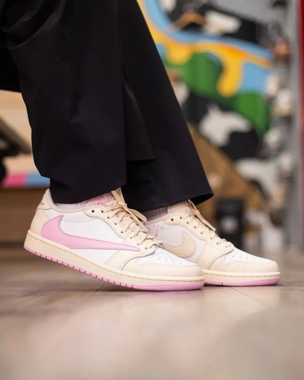 Travis Scott x Air Jordan 1 Retro Low OG 'Muslin Pink' IQ7604-100