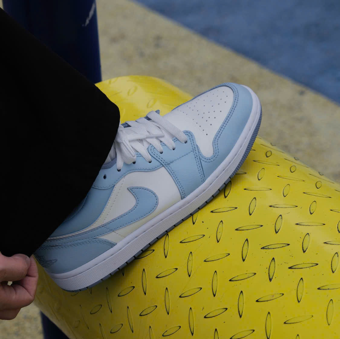 Air Jordan 1 Low 'Aluminum' DC0774-142 Women Men